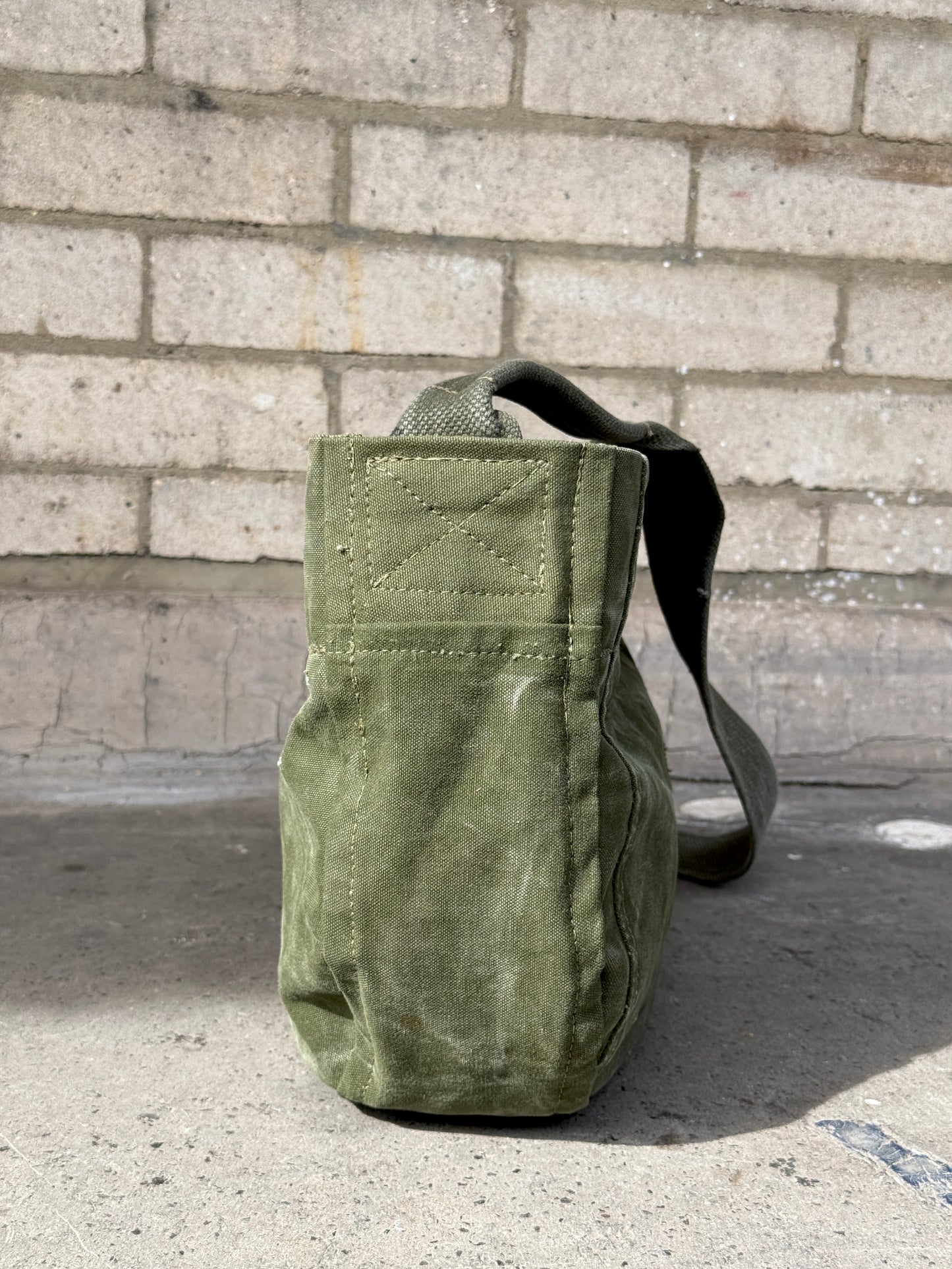 NEWSBOY MESSNGER. 05.
