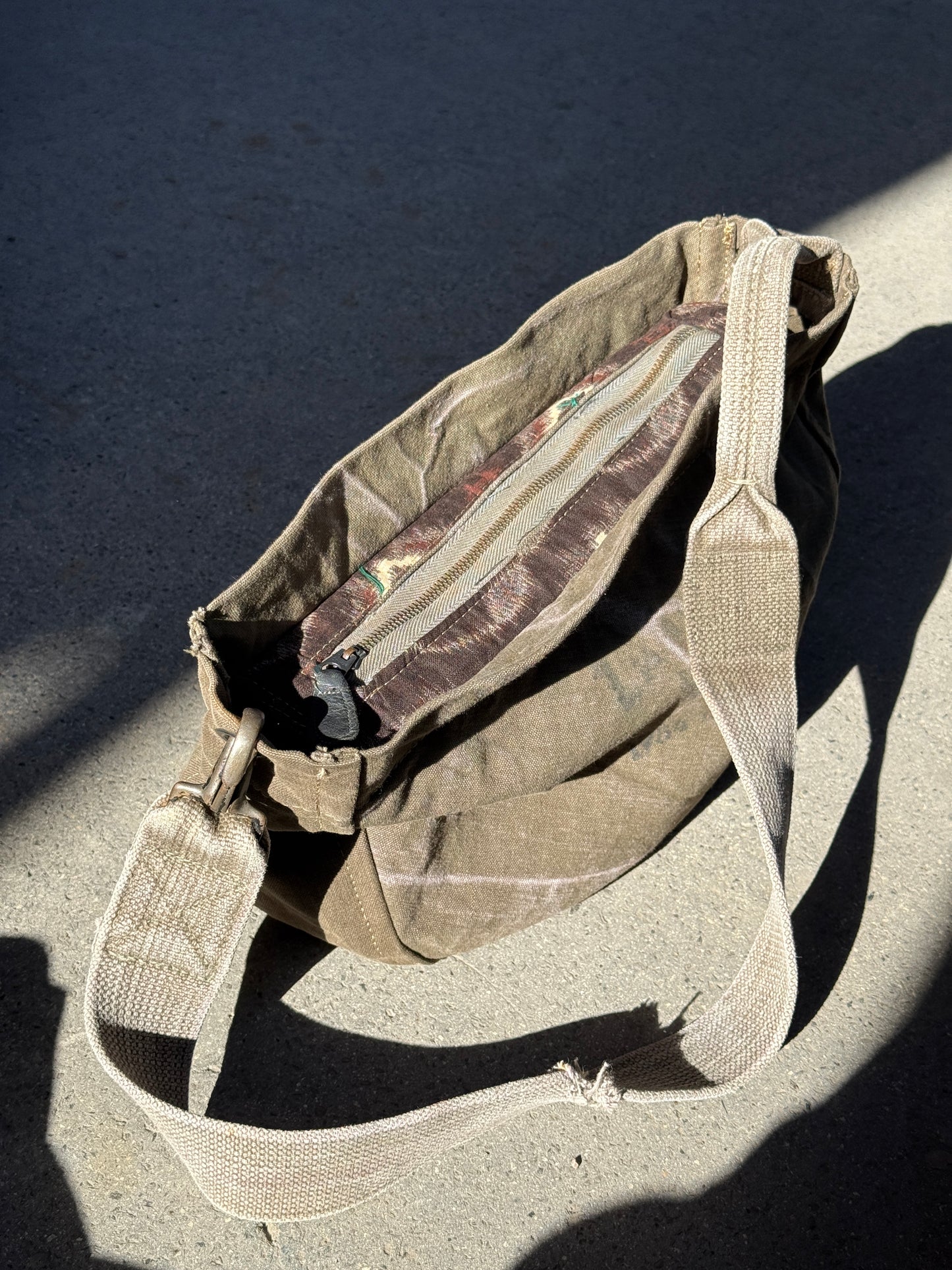 IKAT ZIP MINI NEWSBOY. 04.