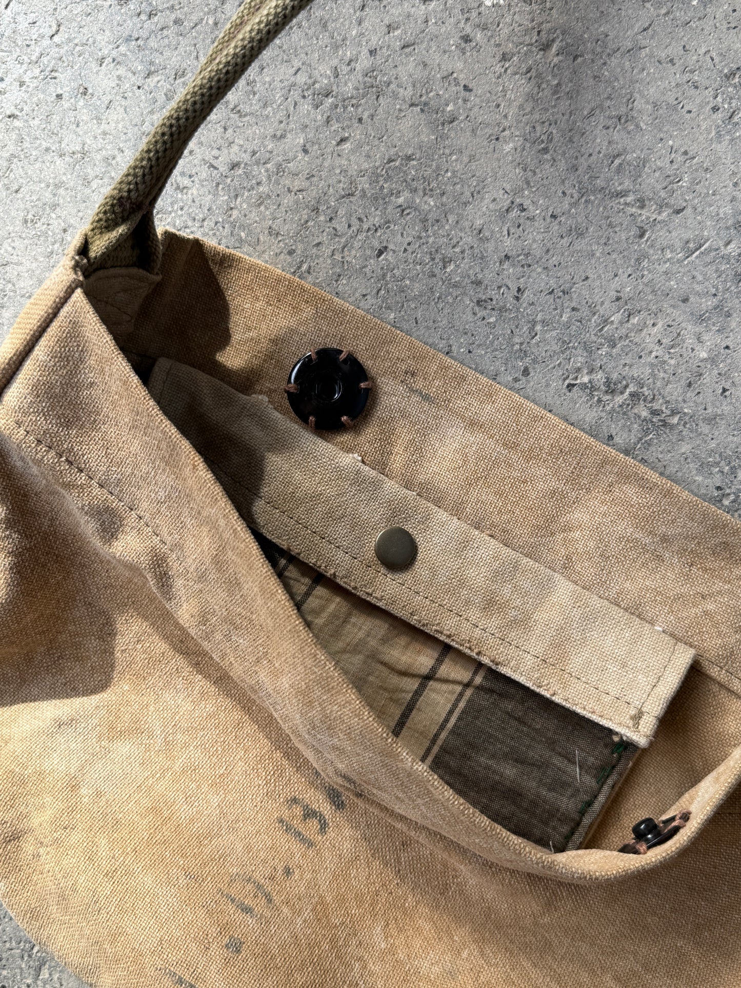 “J.D. BAKER” MINI NEWSBOY. 02.