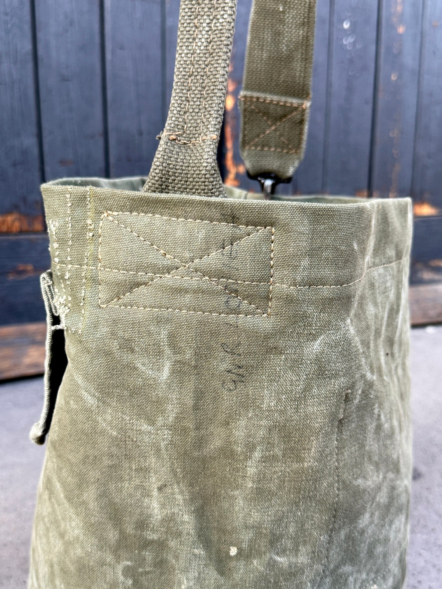 22 BUCKET BAG. 04.