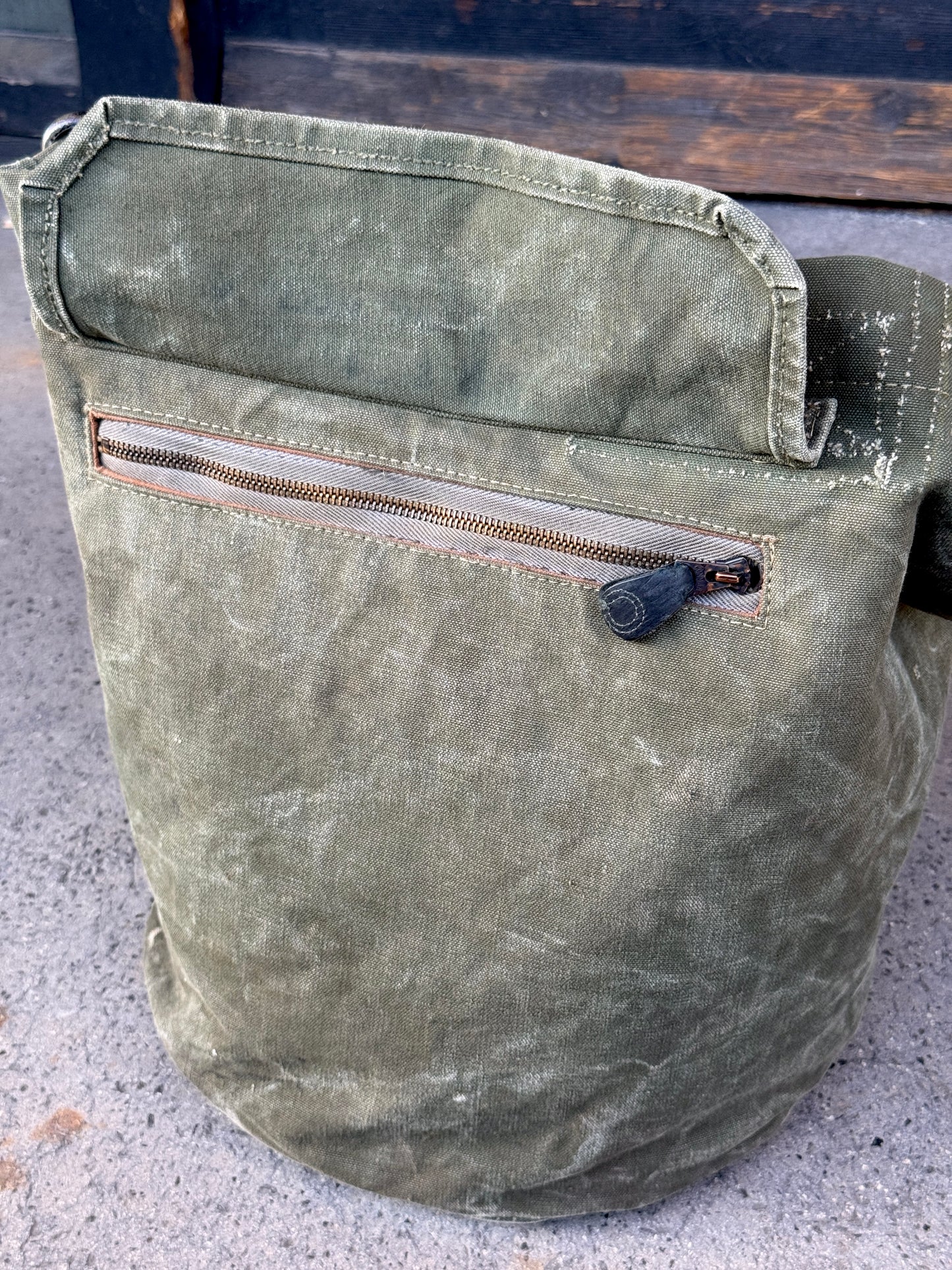 22 BUCKET BAG. 04.