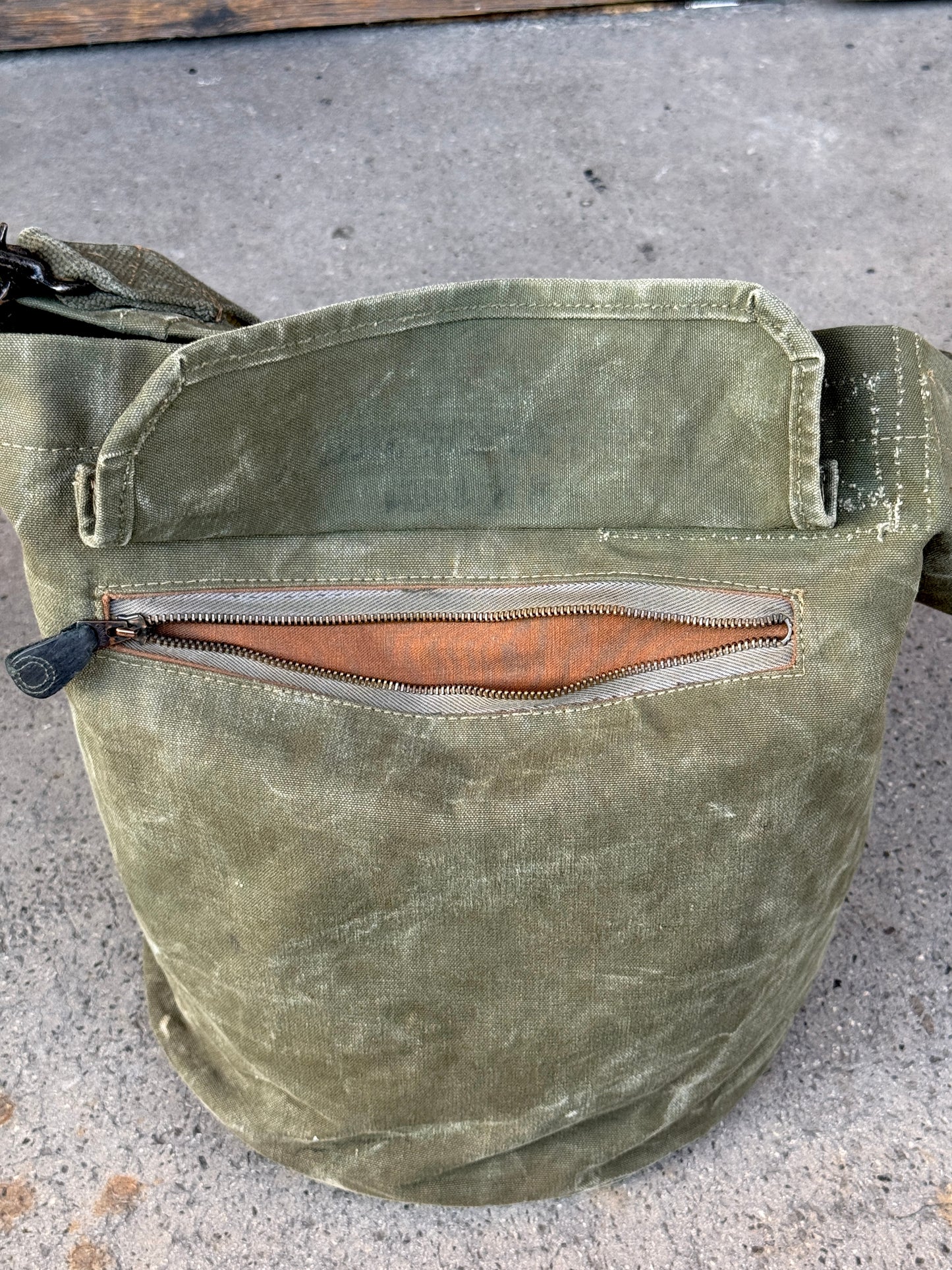 22 BUCKET BAG. 04.