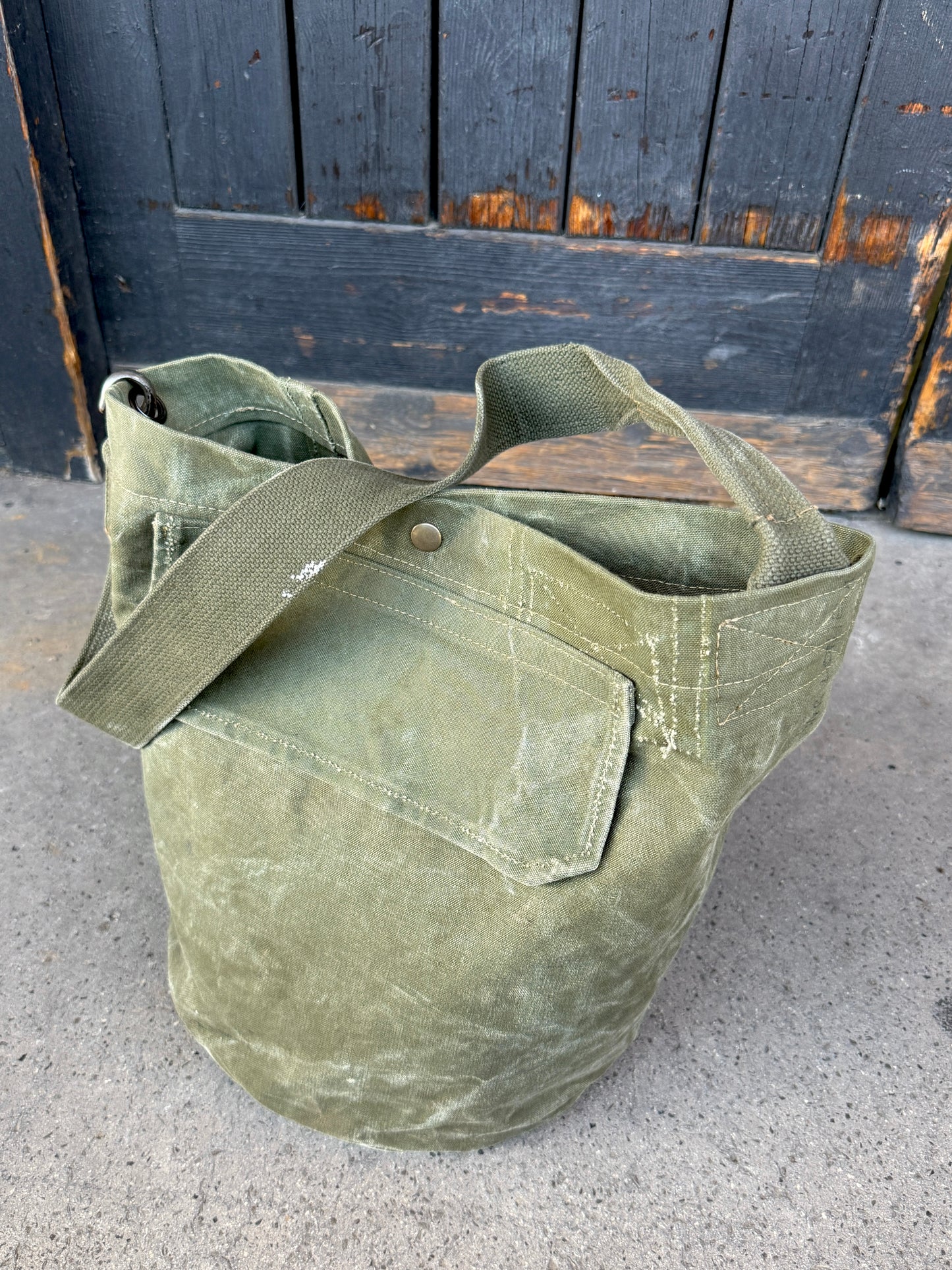 22 BUCKET BAG. 04.