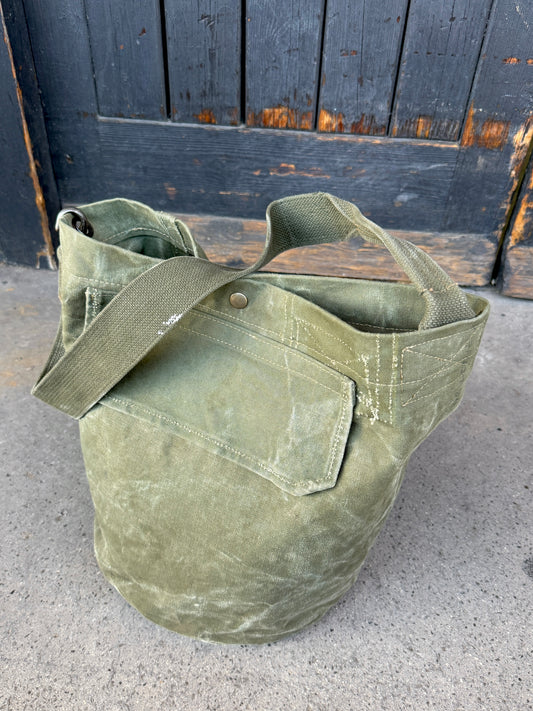 22 BUCKET BAG 03.