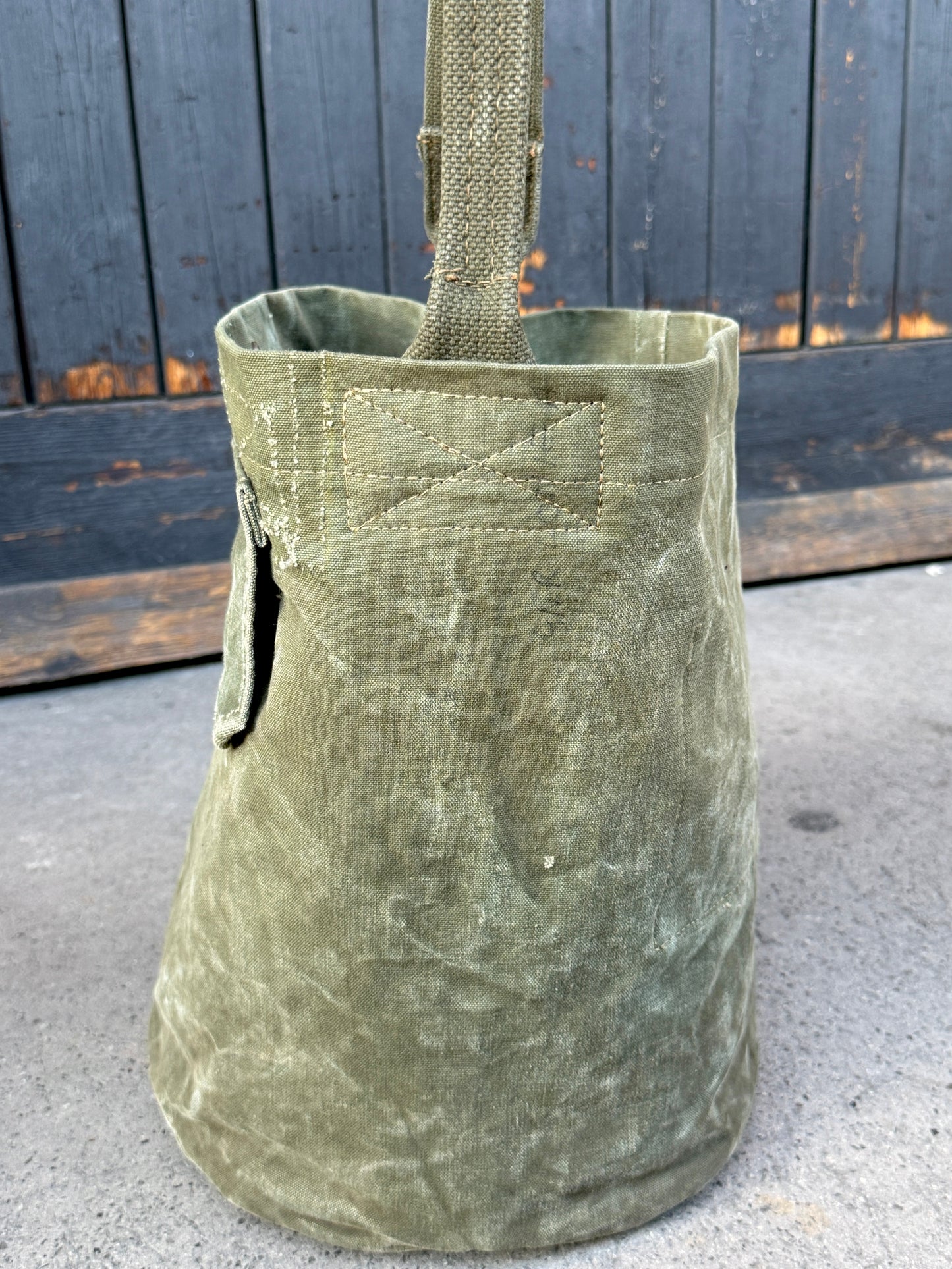 22 BUCKET BAG. 04.