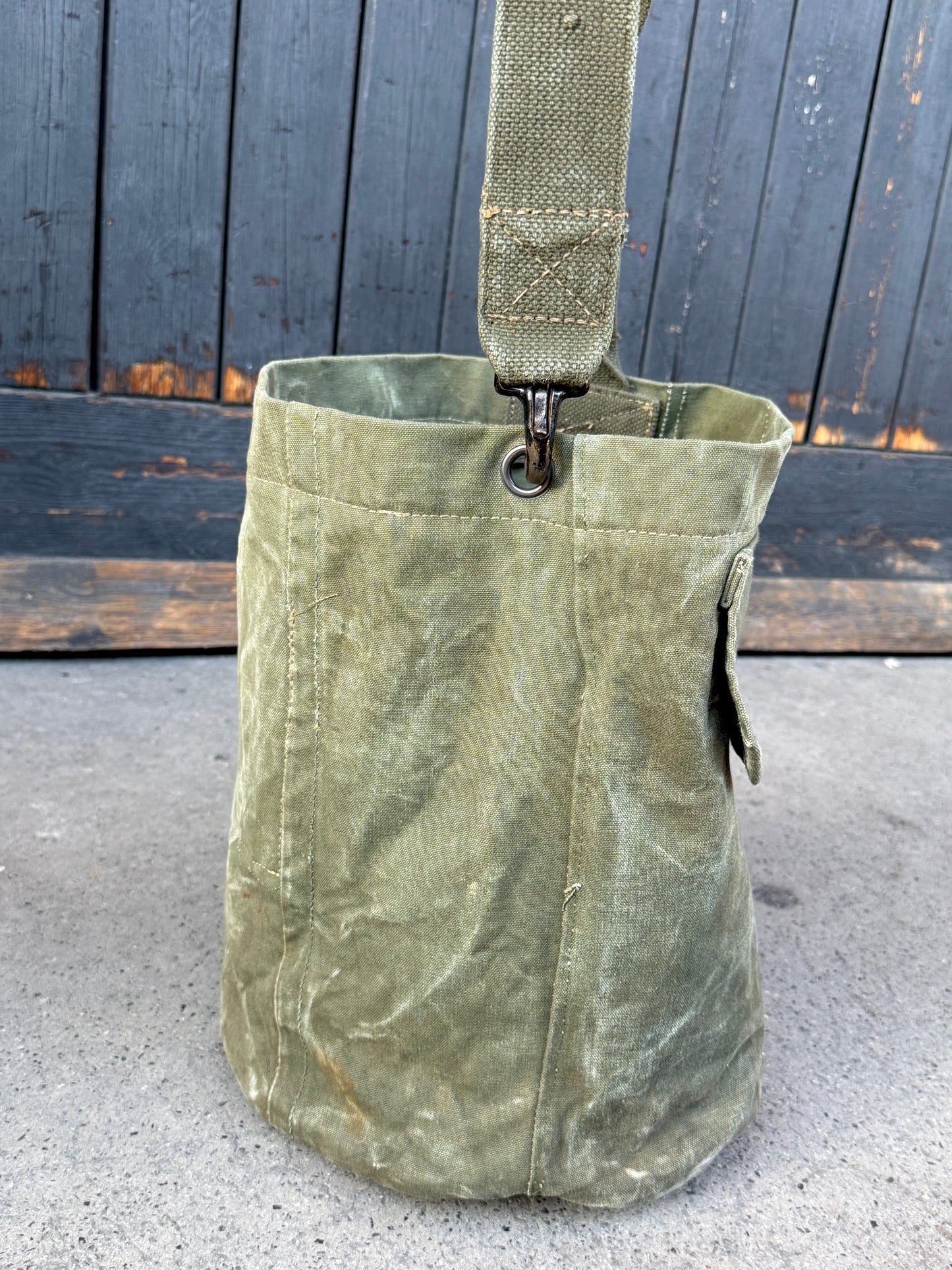 22 BUCKET BAG. 04.