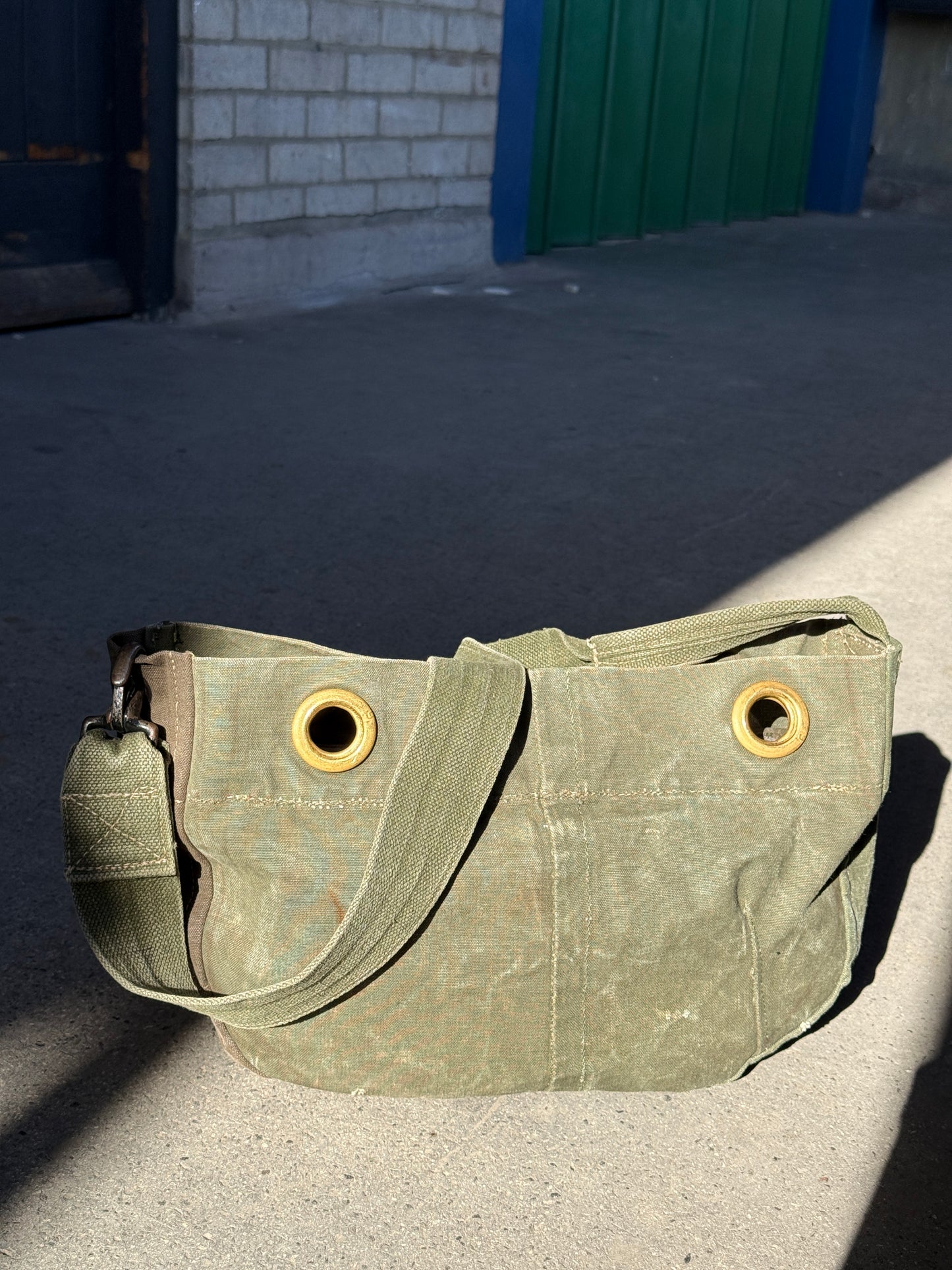 ZIP MINI NEWSBOY MESSENGER. 05.