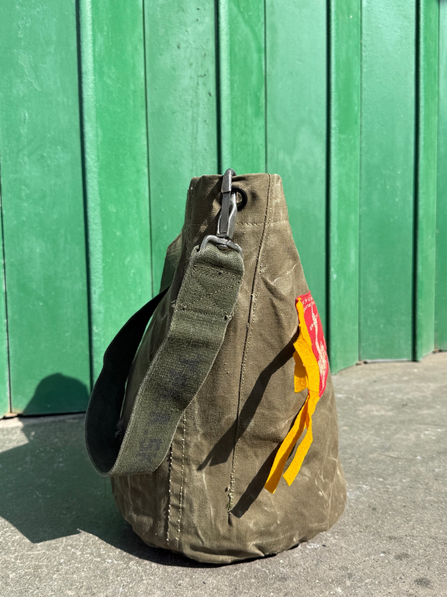 22 ‘EMPIRE STATE’ BUCKET BAG 03.