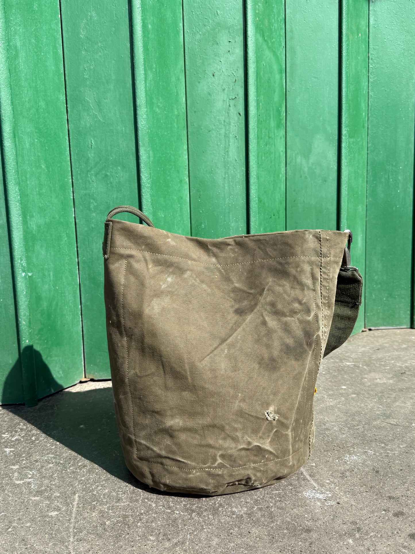 22 ‘EMPIRE STATE’ BUCKET BAG 03.